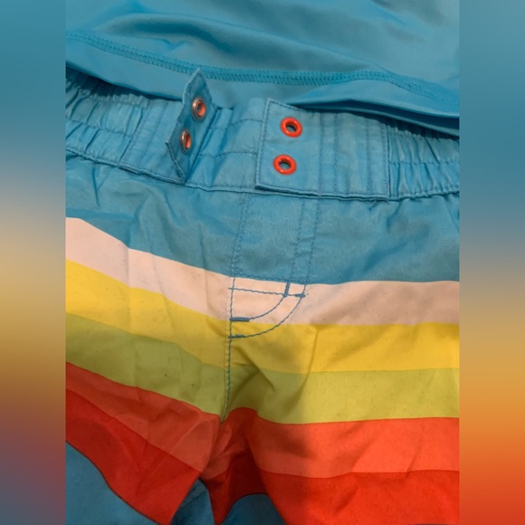 Boys 2T Rashguard & swim trunks - Picture 3 of 4
